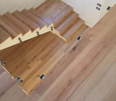 Posa parquet e scala su misura con stesso legno